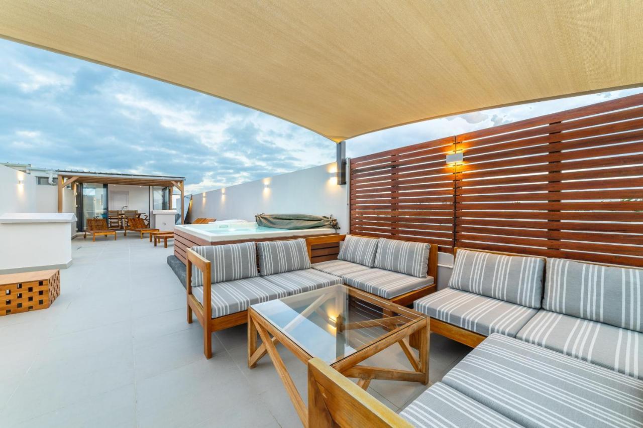 גראנדה באיה One Bay Residence Unit 15 - Penthouse With Private Roof Top, Jacuzzi And Sea View מראה חיצוני תמונה