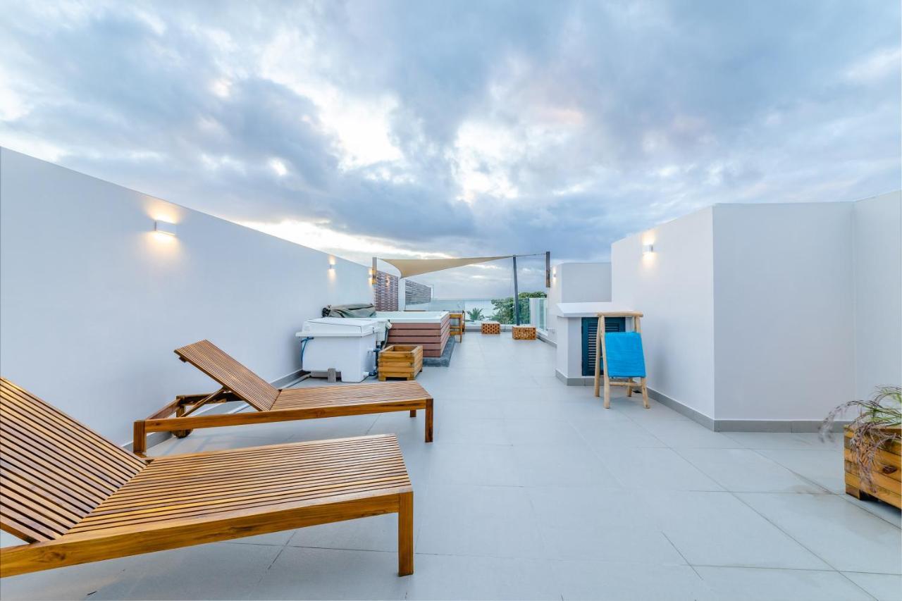 גראנדה באיה One Bay Residence Unit 15 - Penthouse With Private Roof Top, Jacuzzi And Sea View מראה חיצוני תמונה