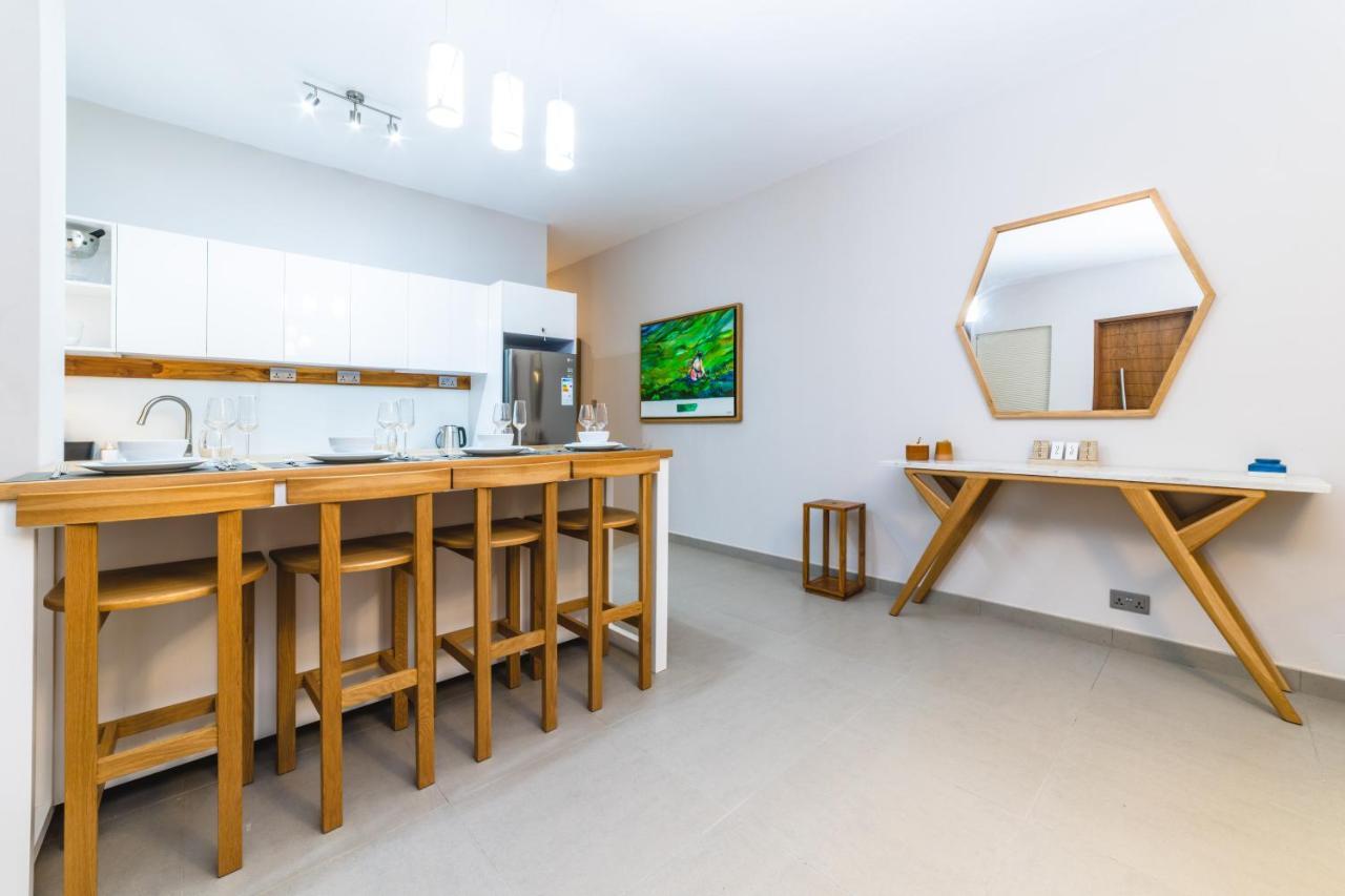 גראנדה באיה One Bay Residence Unit 15 - Penthouse With Private Roof Top, Jacuzzi And Sea View מראה חיצוני תמונה